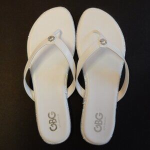 New Without Tags GBG Elegant White Sandals with glittery accents Size 10